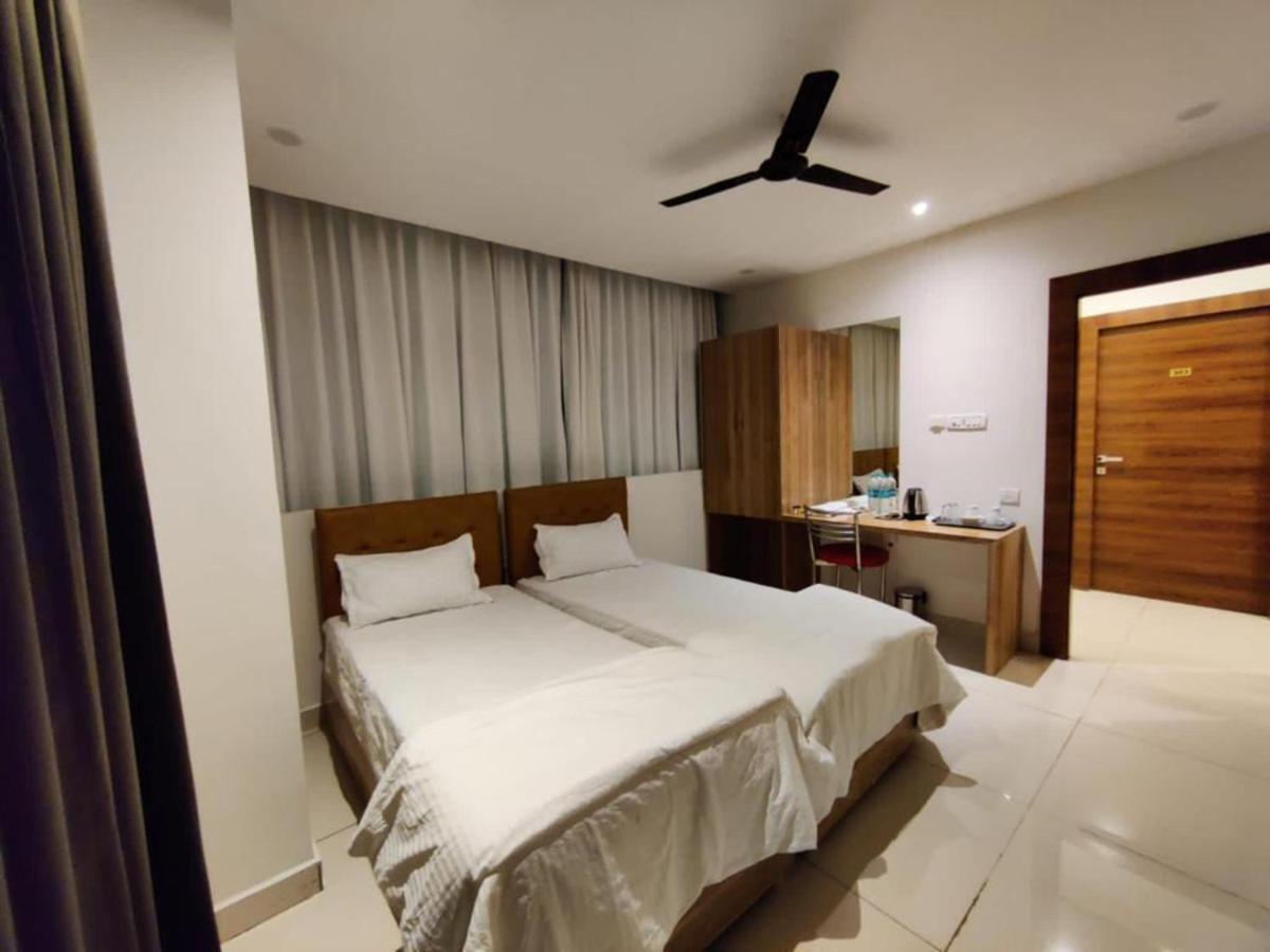 Hotel Hibiscus Tree- Bachupally Haiderabad Buitenkant foto