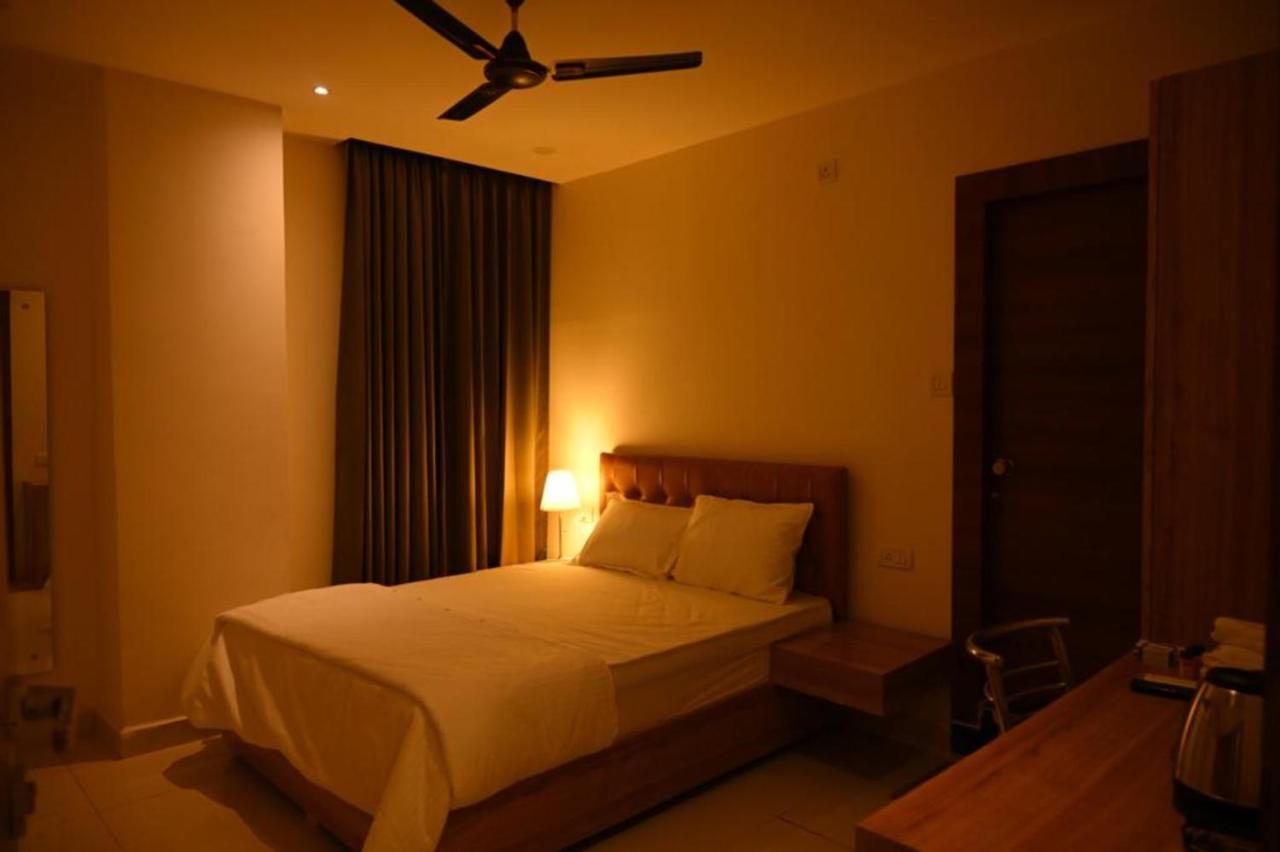 Hotel Hibiscus Tree- Bachupally Haiderabad Buitenkant foto
