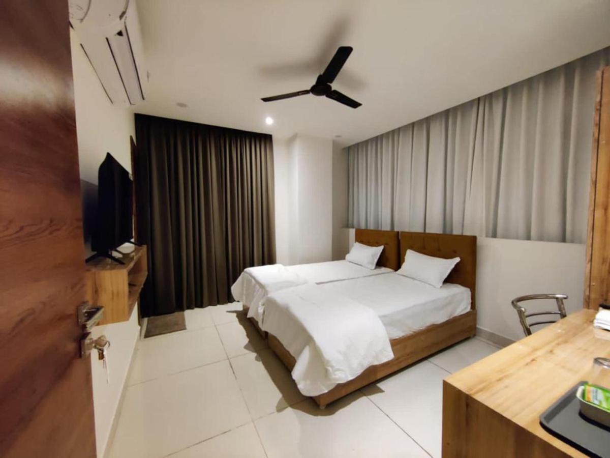 Hotel Hibiscus Tree- Bachupally Haiderabad Buitenkant foto