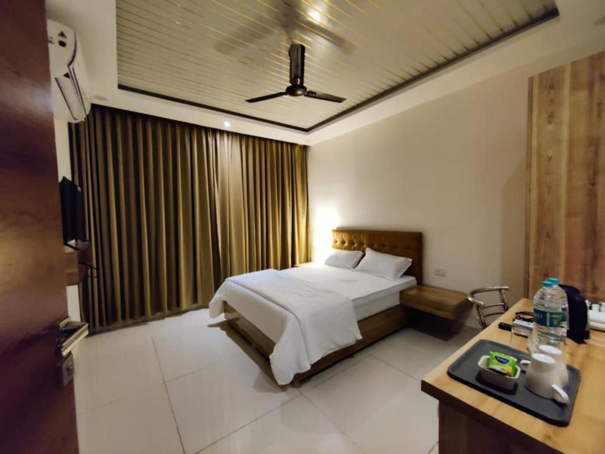Hotel Hibiscus Tree- Bachupally Haiderabad Buitenkant foto