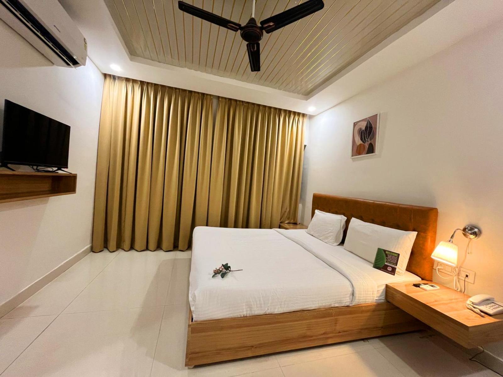 Hotel Hibiscus Tree- Bachupally Haiderabad Buitenkant foto