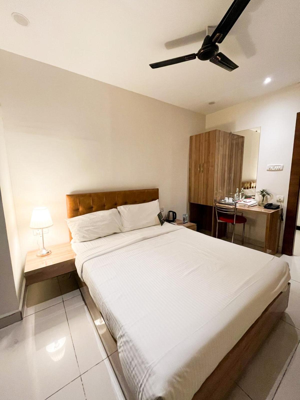 Hotel Hibiscus Tree- Bachupally Haiderabad Buitenkant foto