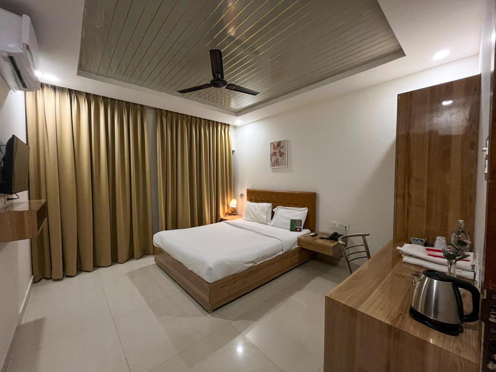 Hotel Hibiscus Tree- Bachupally Haiderabad Buitenkant foto
