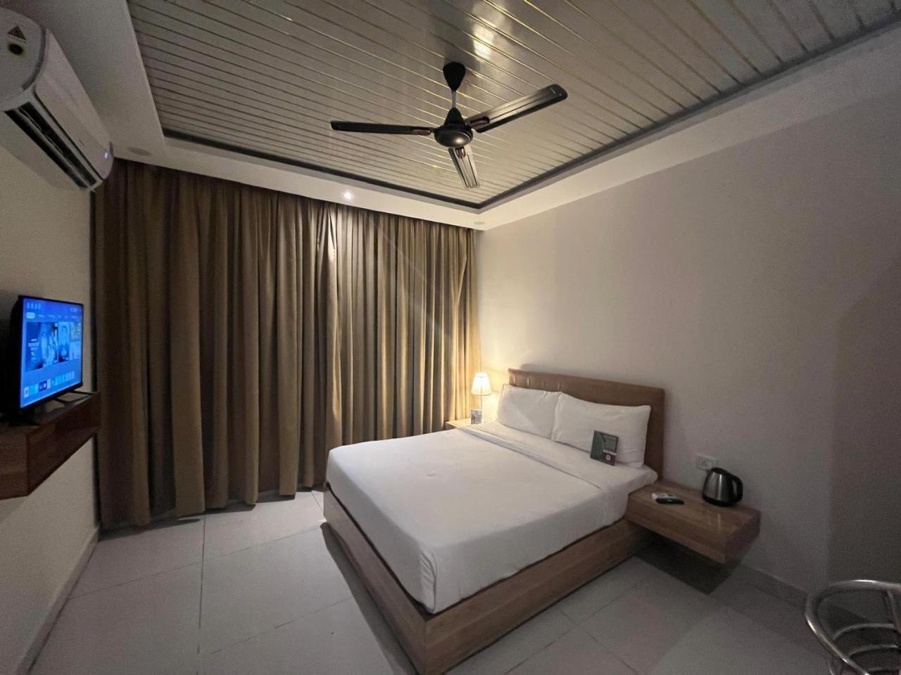 Hotel Hibiscus Tree- Bachupally Haiderabad Buitenkant foto