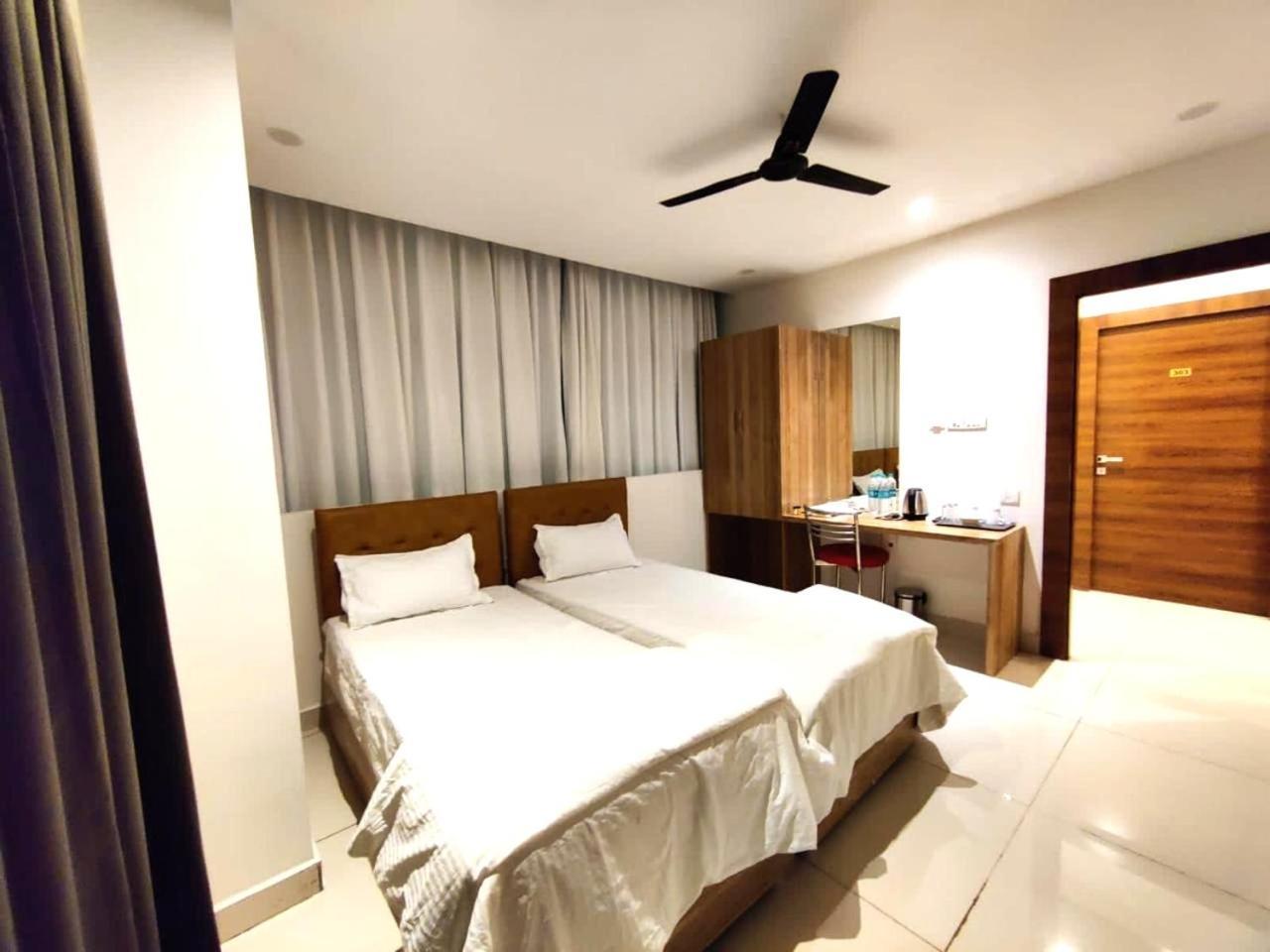 Hotel Hibiscus Tree- Bachupally Haiderabad Buitenkant foto