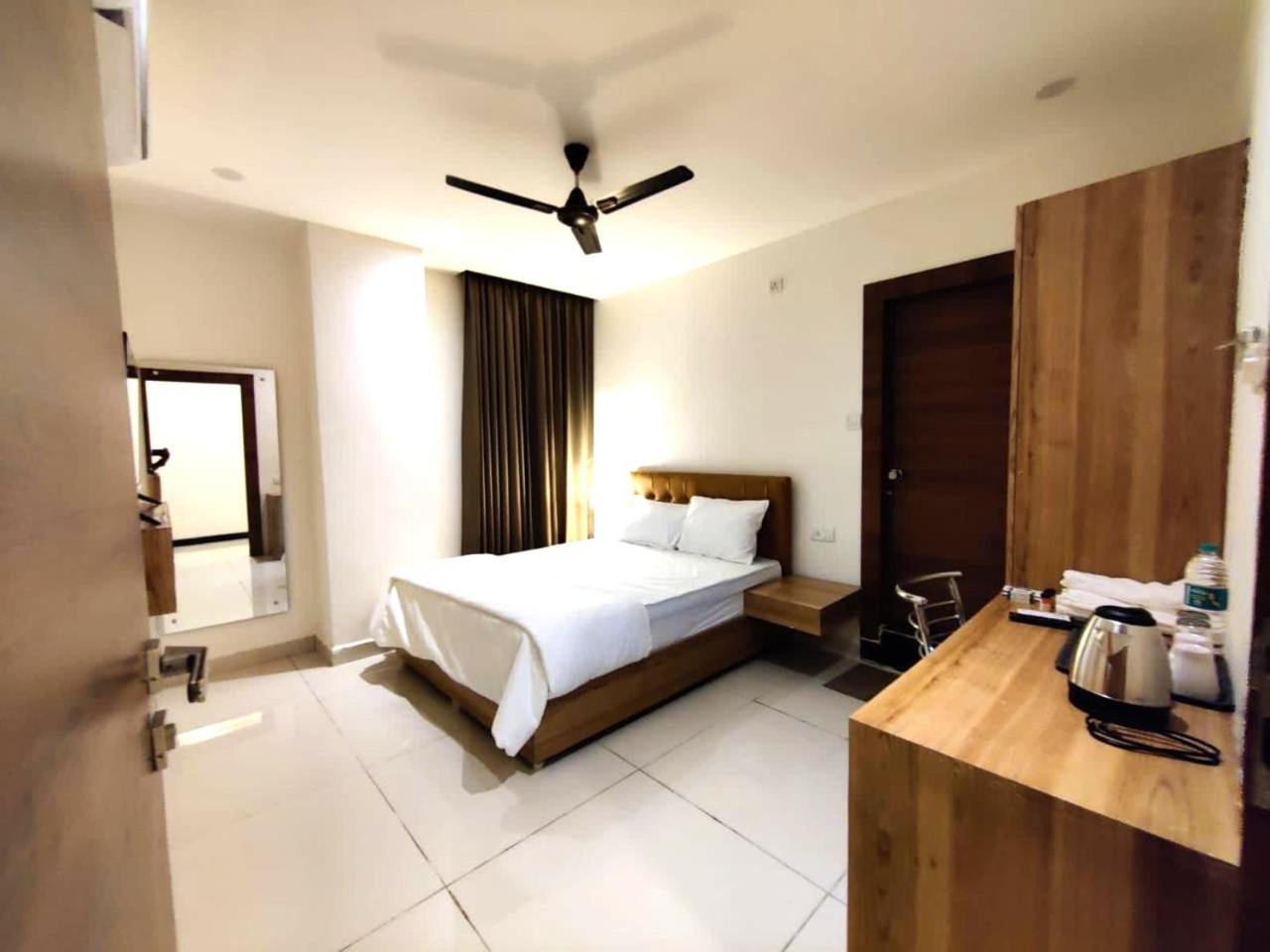 Hotel Hibiscus Tree- Bachupally Haiderabad Buitenkant foto